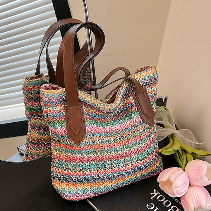 

Популярная плетеная сумка с радужными контрастными полосками, повседневная, большой вместимости, на плечо, пляжная сумка, универсальная модная сумка для отпуска разноцветный