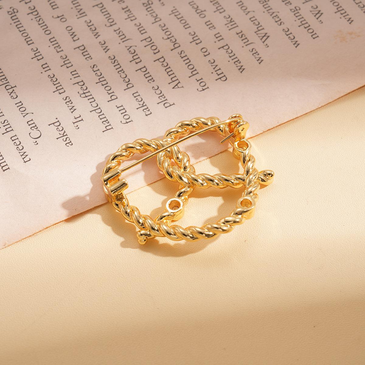 Zircon twisted twist alkaline water knot love brooch light luxury exquisite corsage brooch