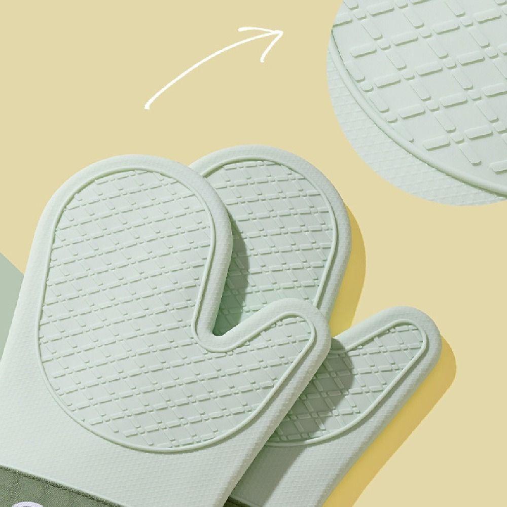 2Pcs Thickened Silicone Insulation Gloves Cartoon Bear Kitchen Hand Clamps Oven Mitts  Cooking