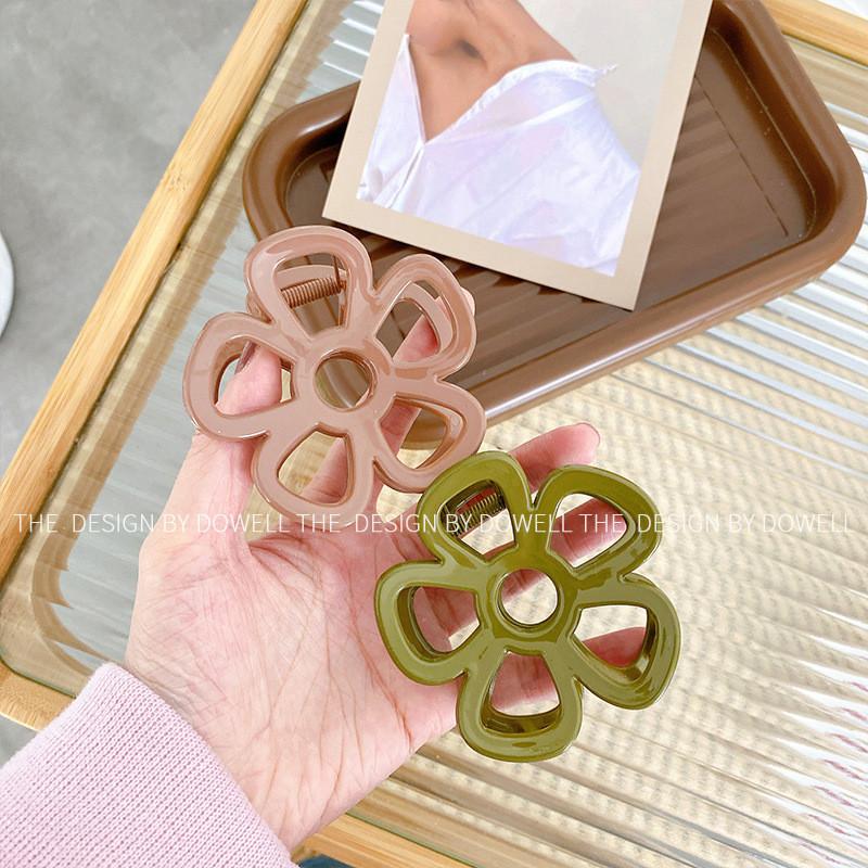 Chic Flower Patterned Hair Claw Clip In Vibrant Colors For Fashionable Hair Styling