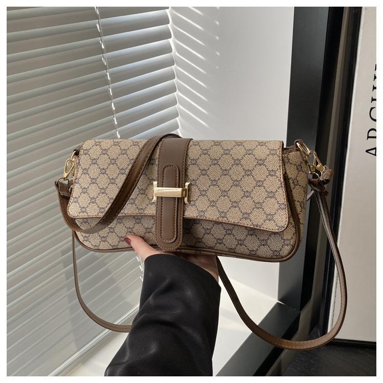 

Chinese high-value baguette underarm bag women s 2025 new commuter niche belt buckle trendy shoulder messenger bag