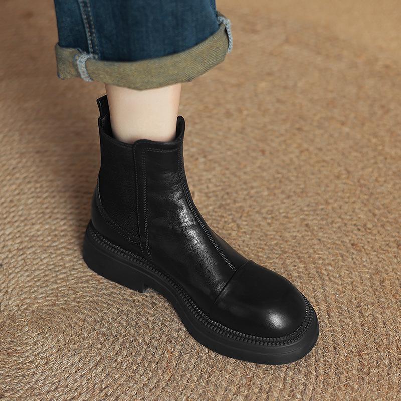Autumn and Winter Platform Large Size Medium Boots Women's Comfortable Non-slip Low Heel Round Head Leather Boots New Korean Version of Black Fash