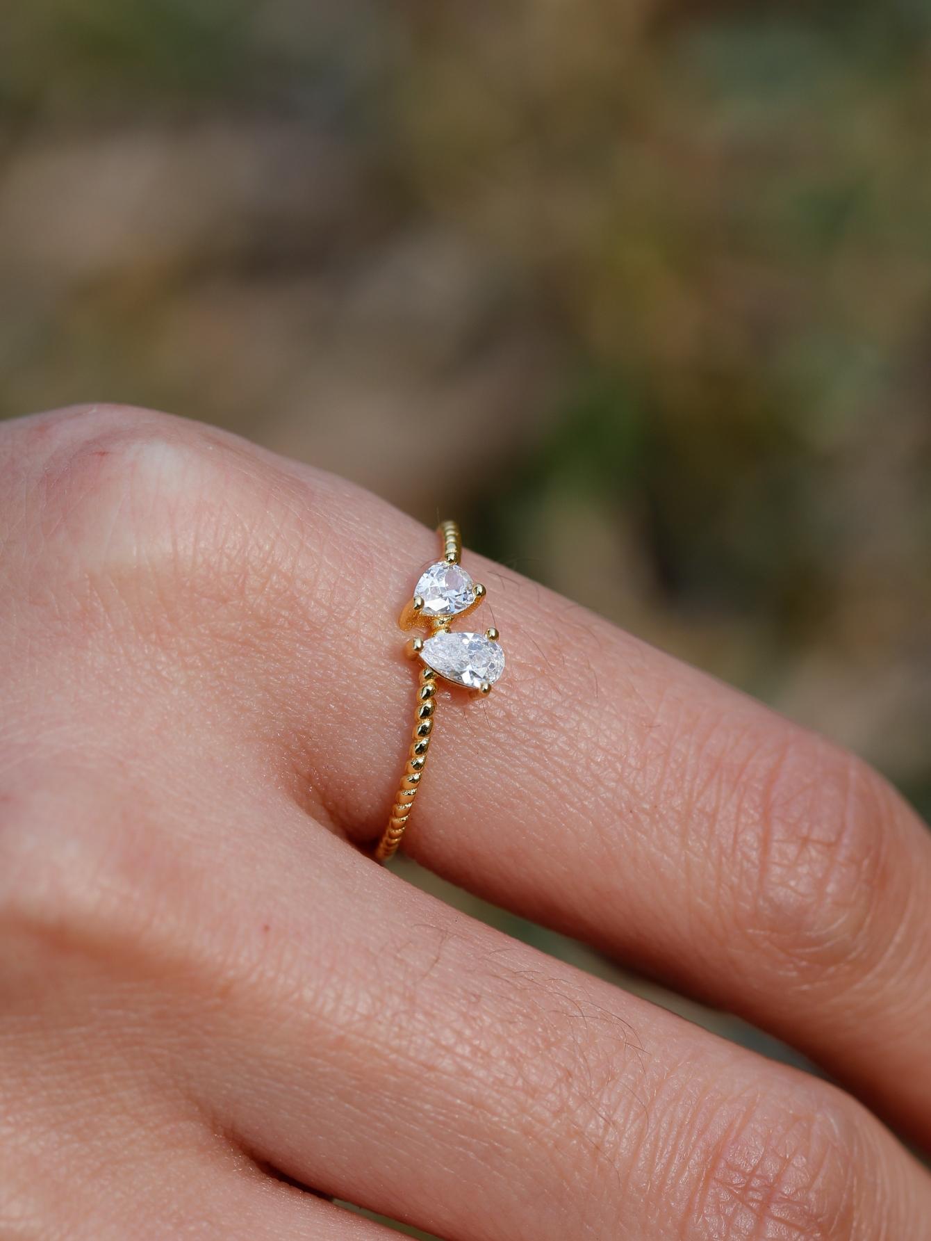 

Серебряное кольцо S925 с двумя камнями неправильной формы, муассанитами. Изящное ювелирное изделие, модное и изысканное, подходит для подарка. 5 золотистый