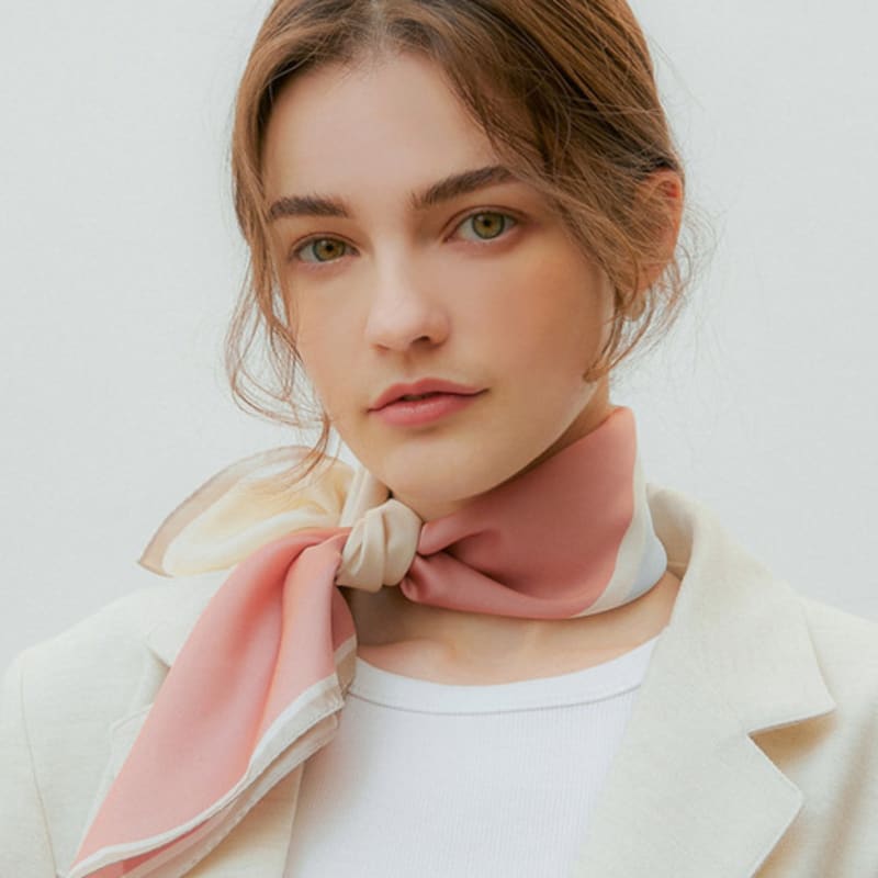 

J.LARUEN Маленький квадратный шарф (4 цвета/сделано в Корее) Navy