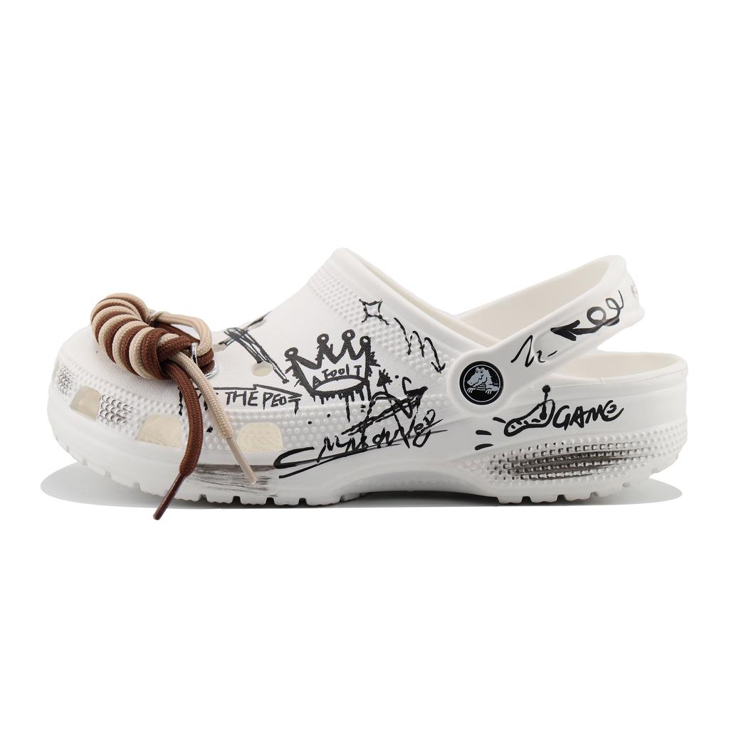 Crocs Classic clog Fashion Versatile Trend Carp Pie Rock Punk Gift Bag Hole Shoes Unisex Black and White