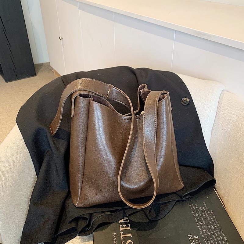 Winter tote bag women's new retro large-capacity messenger bag fashionable and simple commuter shoulder bag
