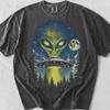 Vintage UFO-romvesen T-skjorte: Retro 90-talls Sci-Fi Grafisk T-skjorte (Komfort Farger)