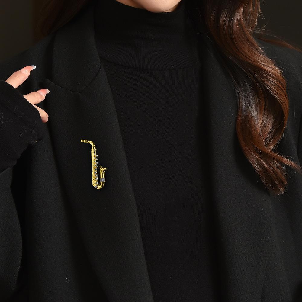 Two Tone Saxophone Brooch Neutral Wind Metal Rhinestones Musical Instrument Music Casual Brooch