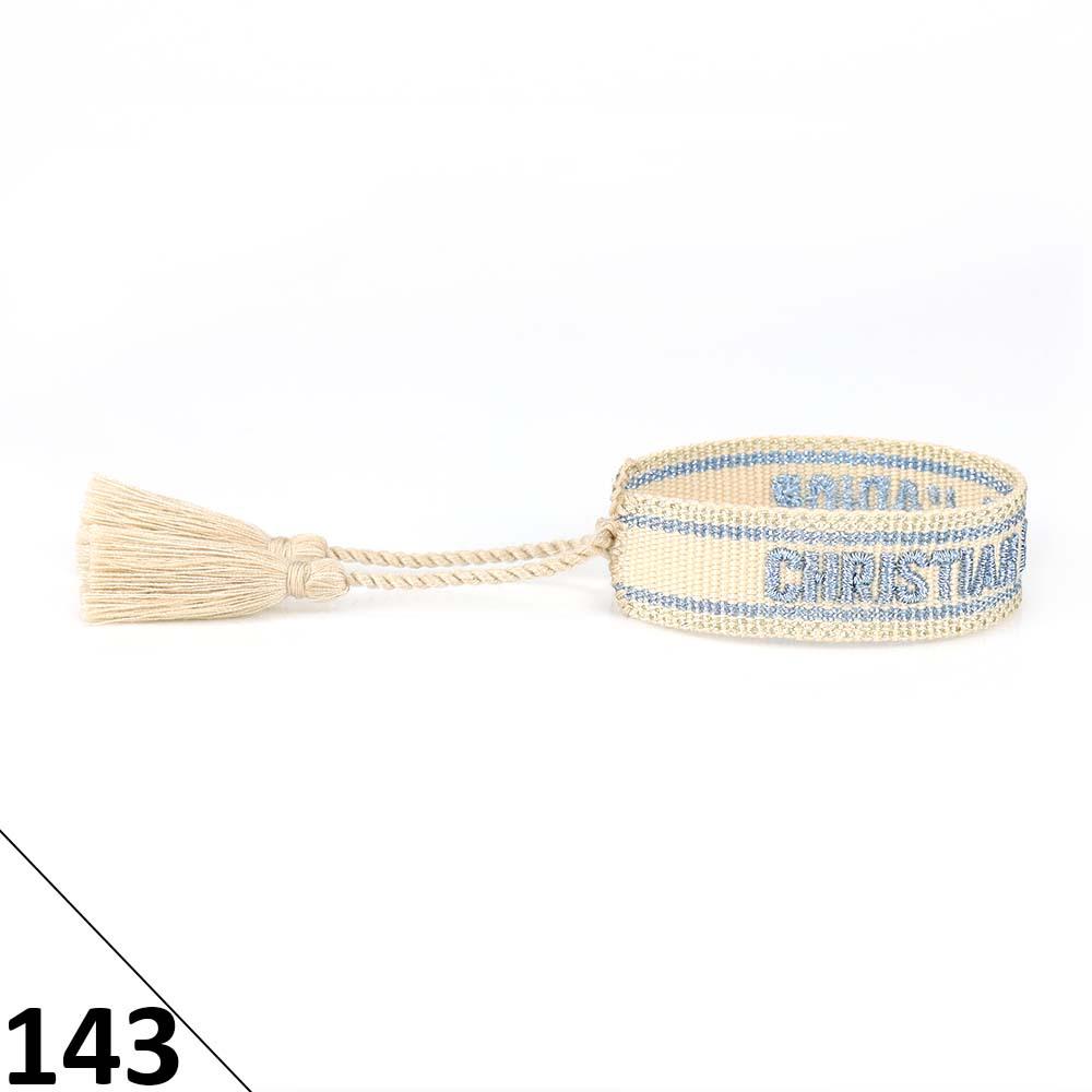 

Ода к радости Люси Ян Цайюй и Фан Чжихэн Кисточный браслет с вышивкой букв Default