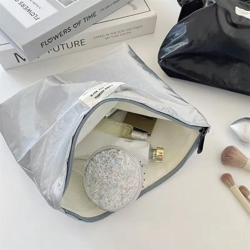 Large Capacity Shiny Faashion Cosmetic Bags Silver for Women Toiletries Skincare Storage Bag Make Up Pouch for Travel Use