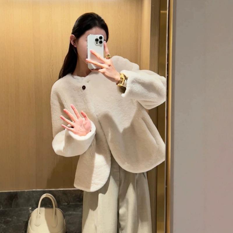 New Winter Environmentally Friendly Fur Coat Women's Short White Loose Lamb Wool High-end Rabbit Fur Plush Top