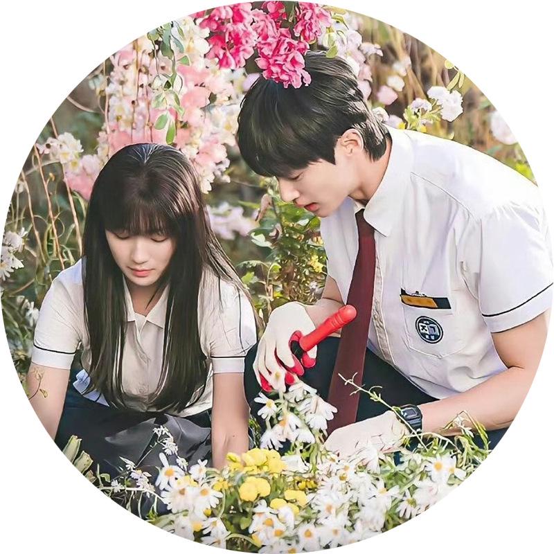 Llavero Colgante Espejo Insignia "Lovely Runner" - Merchandising del Drama Coreano con Byeon Woo-seok y Kim Hye-yoon