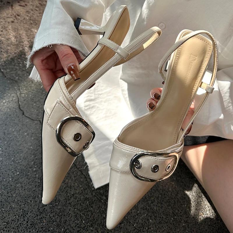

Fashion Fashion Metal Buckle Pumps Women High Quality Patent Leather Slingback Kitten Heel Slide Sandals Elegant Banquet Dress Shoes 40 белый