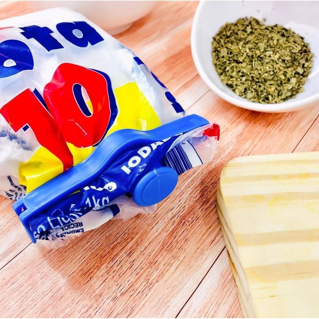 Sealing Clip for Moisture-proof Discharge Nozzle of Kitchen Seasoning Food Preservation Clip Gadget Kitchen Accessories