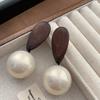 Round and simple pearl wood water drop earrings, earrings, elegant and exquisite light luxury atmosphere, niche fashion earrings