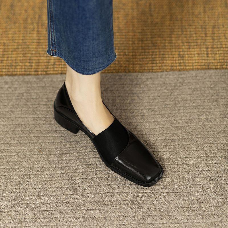 

Гигантские мягкие ретро маленькие кожаные туфли женские весна и осень новая кожа квадратный носок толстый средний каблук темперамент одинарные туфли 40