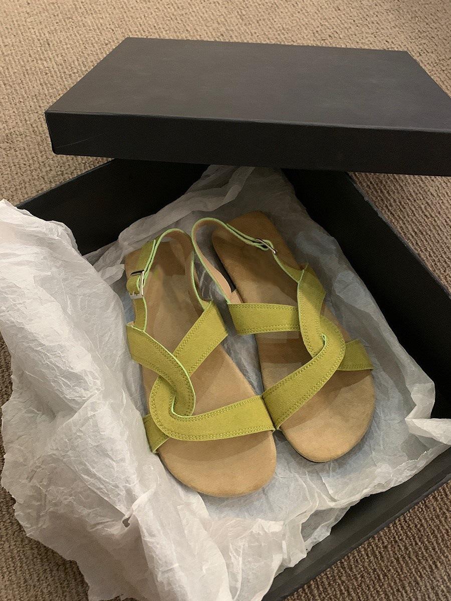 

Flat-bottomed niche retro sandals fairy shoes 2025 new summer soft-soled beach shoes versatile and comfortable Roman shoes 35