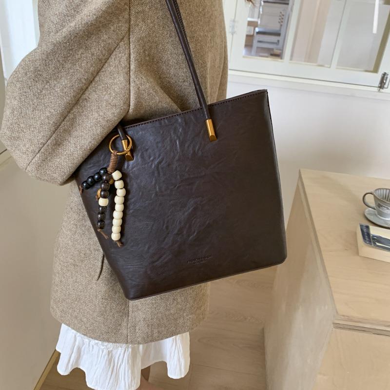Large Capacity Commuter Handbag Bag Women's Autumn and Winter New Retro Simple Shoulder Tote Bag High Sense
