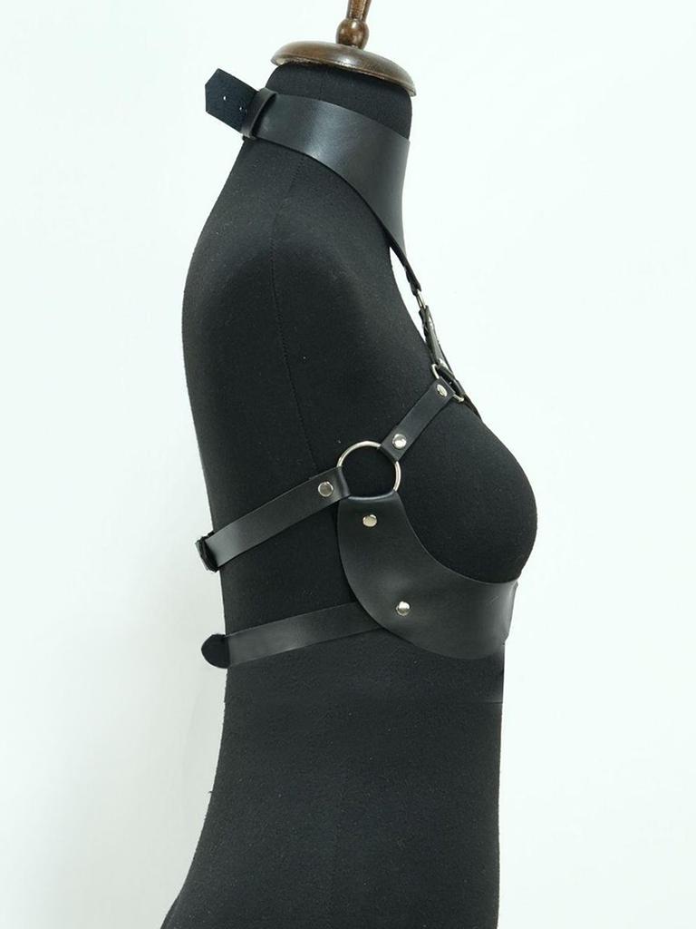 1PC The widened collar is integrated with the cage-style chest strap, which is adjustable for women. It features stylish punk