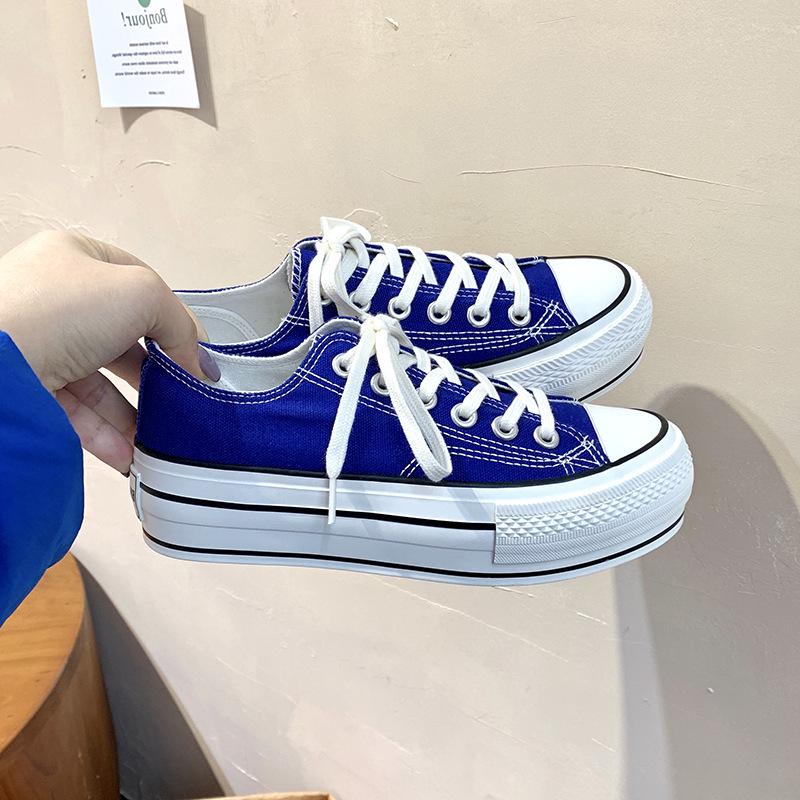 "Retro 1970s Thick-Soled Women's Canvas Sneakers – All-Match Low-Top White Shoes for Height Boost and Casual Style"