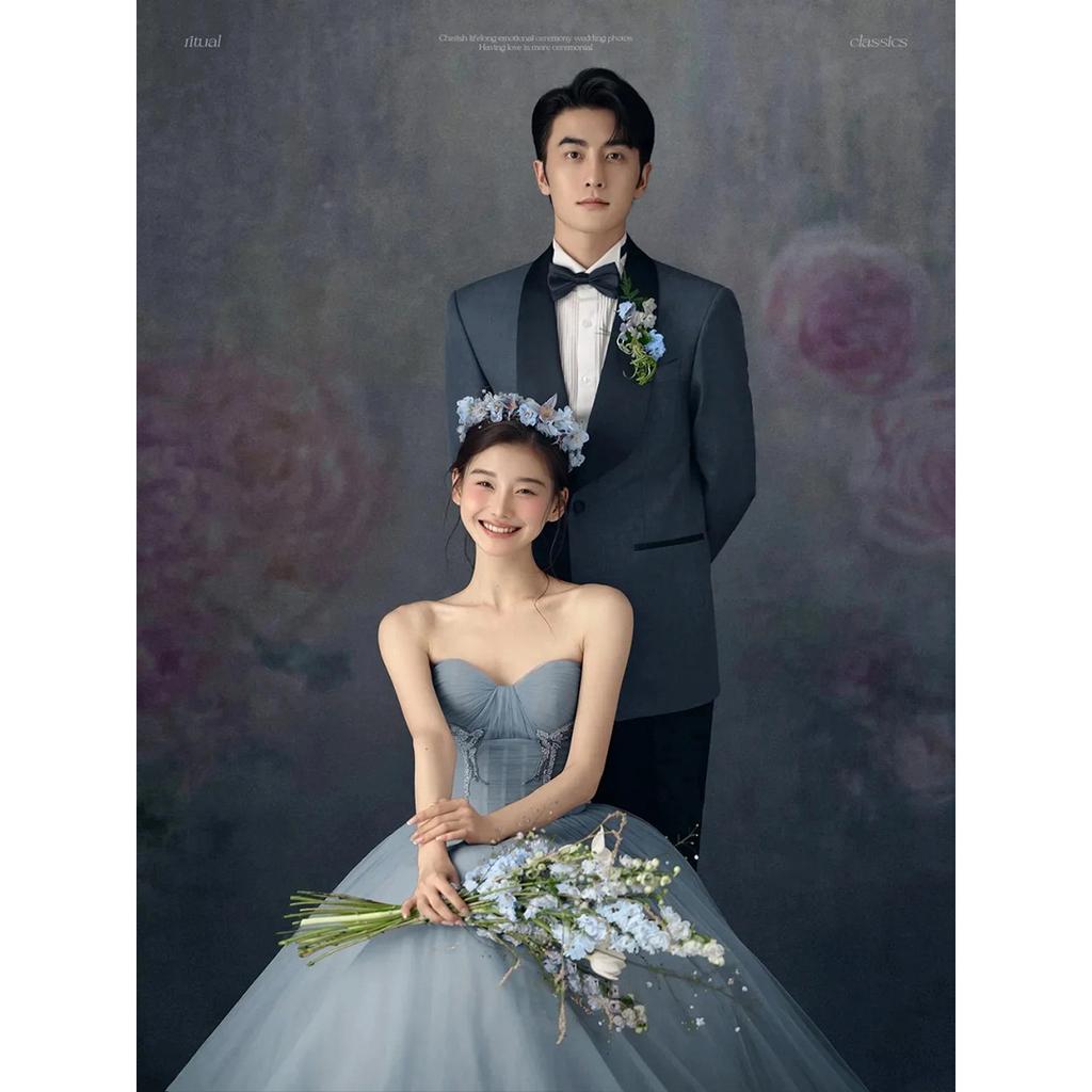 Interiör elegant enkel oljemålningstil par bröllopsklänning kvinnor