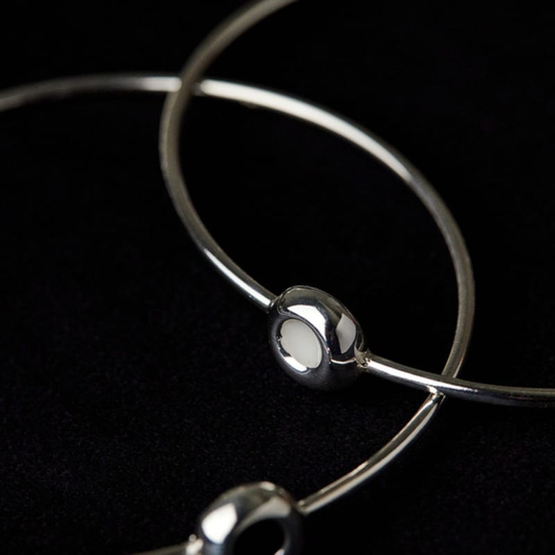 onill 05-31 Embrace (Bracelet)