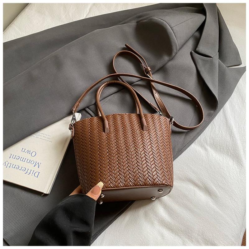 

Women s bag autumn new fashion woven shoulder messenger bag large capacity commuter bucket bag small square bag
