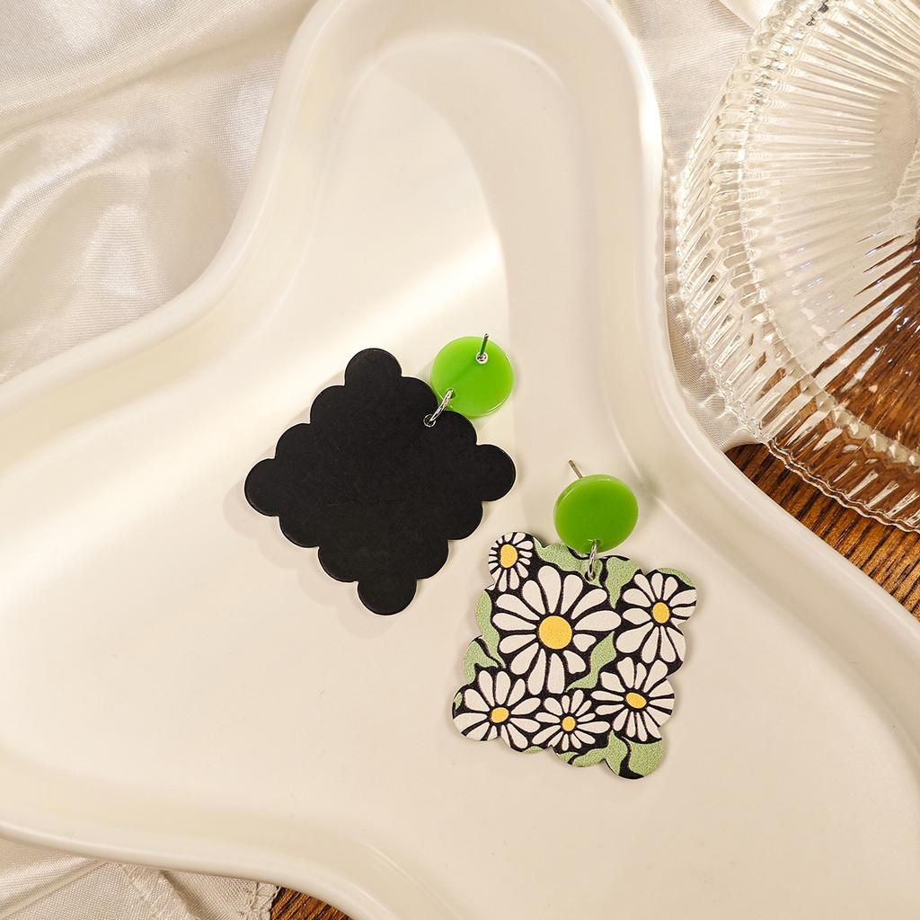 Boho Style Vintage Flower Earrings for Women, Ideal for Beach Vacation