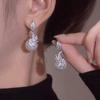 Orecchini alla moda con frange, lussuosi e sofisticati, dal fascino elegante. Lunghi Orecchini di Perle per uno Stile Versatile e Raffinato.