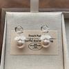 Gentle and elegant flower pearl stud earrings, natural flower cluster earrings, high-end elegant earrings.