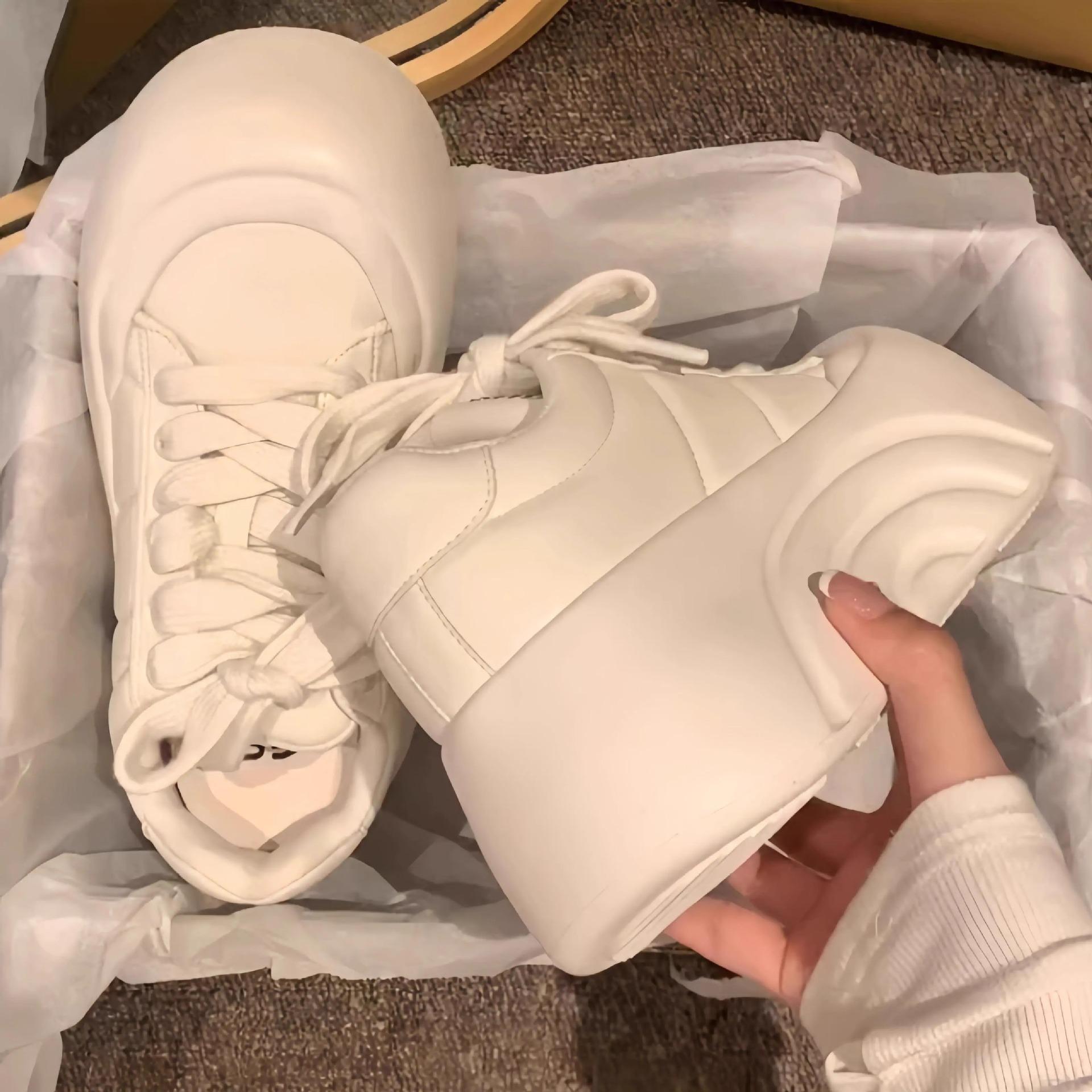 

Тупоносые супер толстая подошва студенческие маффины маленькие белые туфли женские ранняя весна новые увеличивающие рост туфли-хлеб повседневные универсальные кеды 40 бежевый