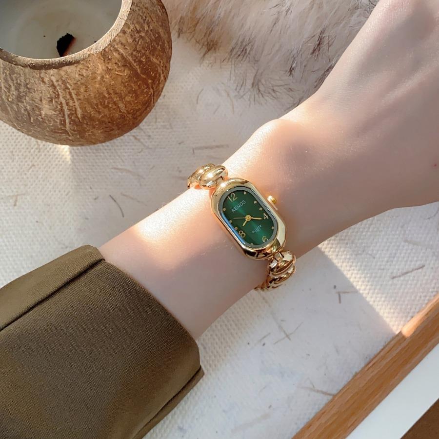 New Golden Bracelet Women's Watch Oval Simple Light Luxury Quartz Wristwatch Ladies Watches