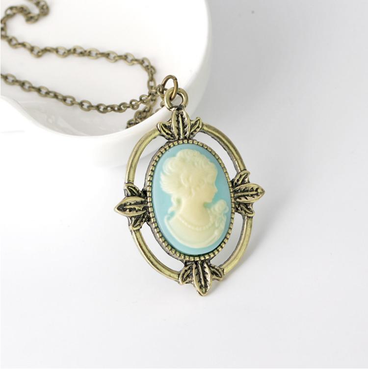 Nový Vintage styl bronzový světle modrý náhrdelník Cameo The Vampire Diaries Náhrdelník s přívěskem Katherine Beauty Head pro ženy