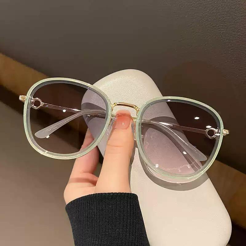 Sunglasses 2026 new trendy girl seaside face small retro round large frame sunglasses white frame UV protection