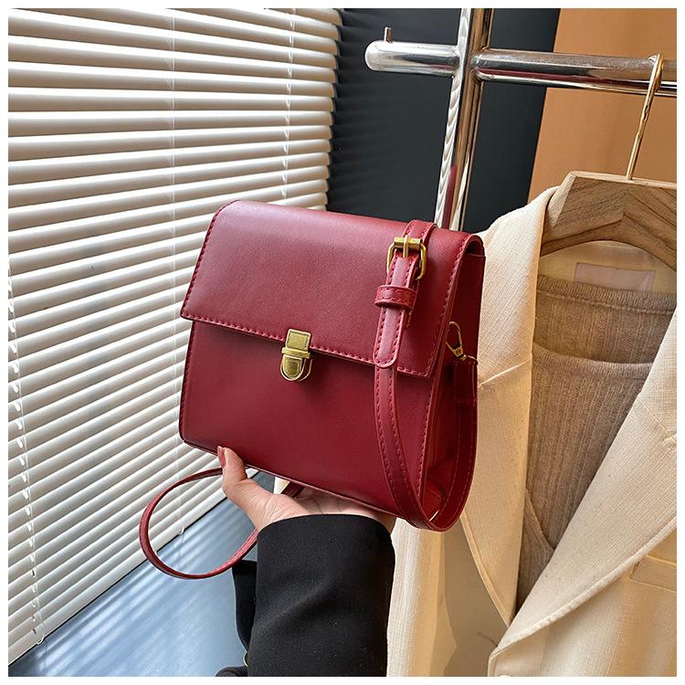 Retro Hong Kong style bag women's 2025 new trendy versatile messenger bag fashionable foreign style solid color flip shoulder bag women