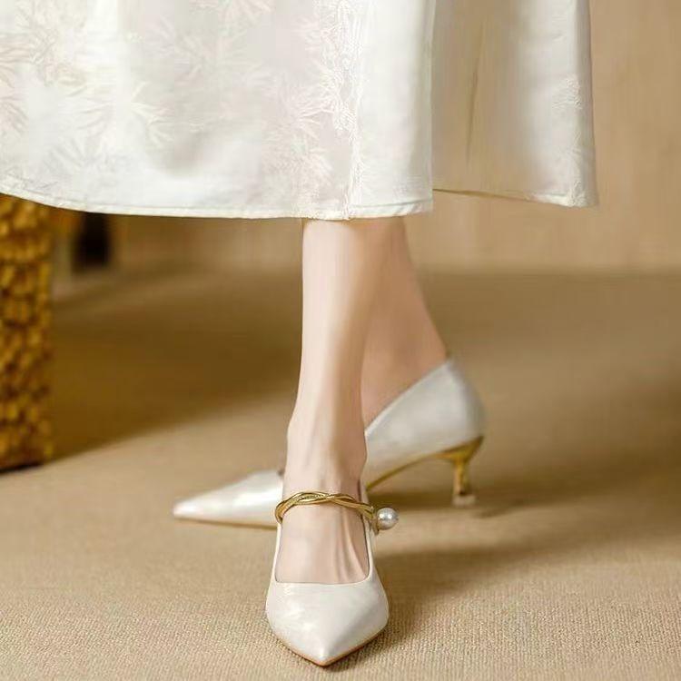 Pointed Toe Low Heeled Shoes With Printed Patterns And Pearl Decor For Women