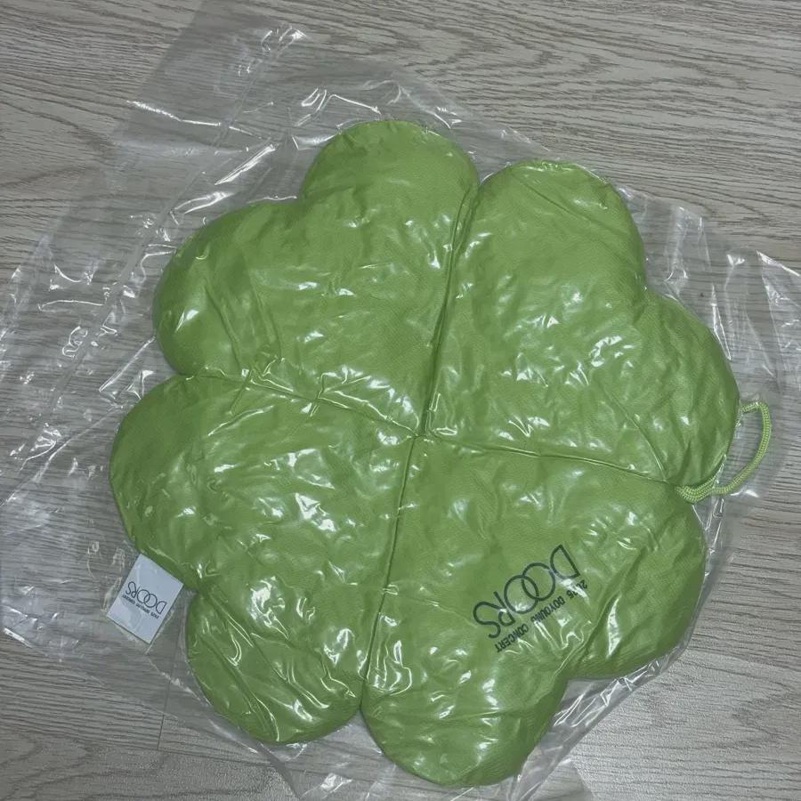 

NCT Концертная подушка-клевер До-ён