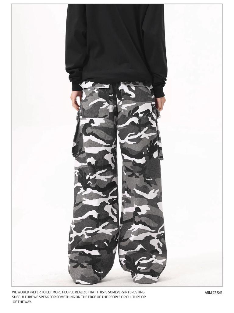 Men's Retro Hiphop Camouflage Cargo Pants: Loose, Straight-Leg, Multi-Pocket Design.