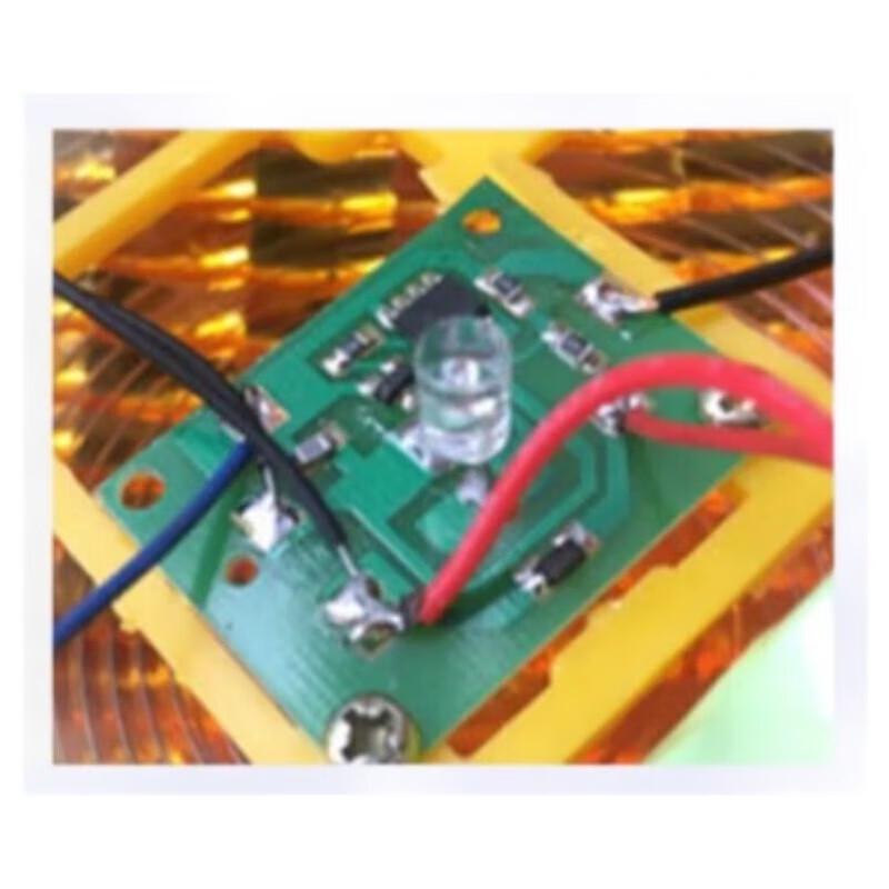 OLOMM Solar LED Warning Roadblock Light