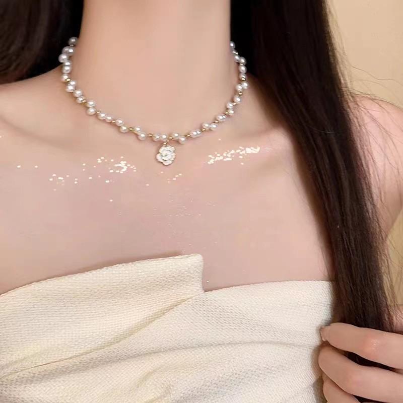 Dodder Elegantní náhrdelník z umělých perel pro ženy Twist Chain Camellia Přívěsek Náhrdelníky Příslušenství Šperky
