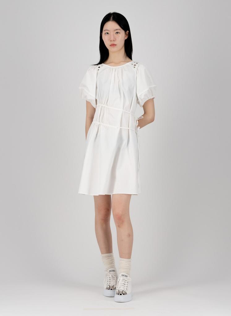 Seutyudiopolaenkeompeoni White Mini Shirred Dress