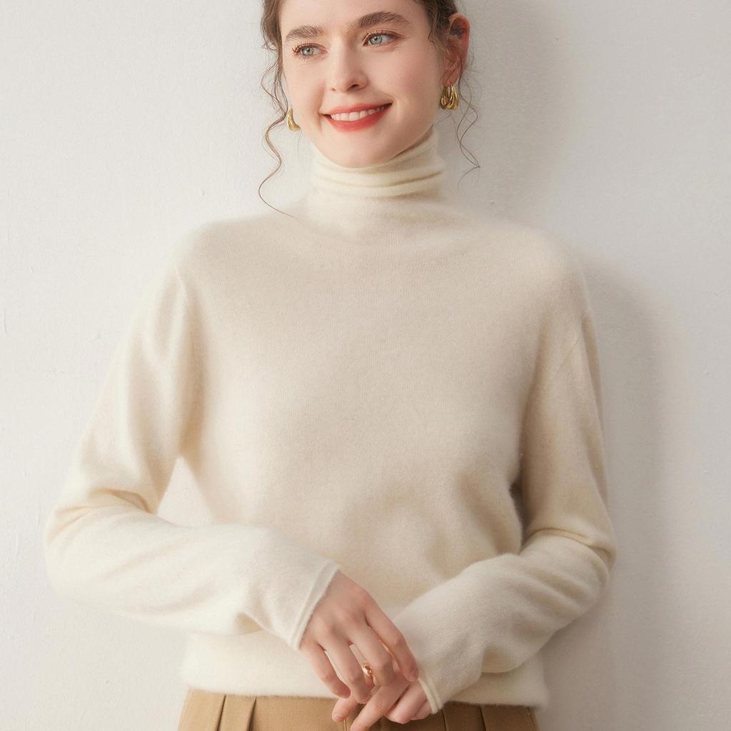 Top-tier Women's Slim-Fit Cashmere Turtleneck with Rolled Hem - Perfect for Autumn and Winter.
