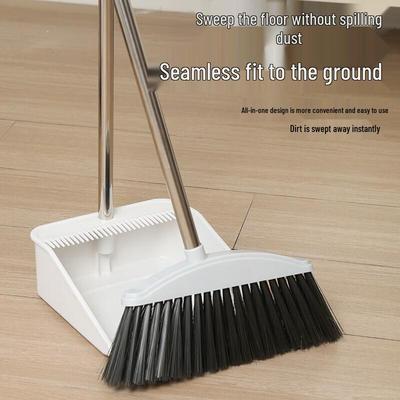 Reinigungsutensilien – Schaufeln und Besen