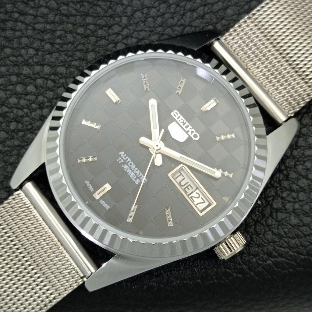 AUTOMATIC VINTAGE REFURBISHED SEIKO 5 JAPAN MENS BLACK DIAL WATCH a440369-4 Sk-a440369