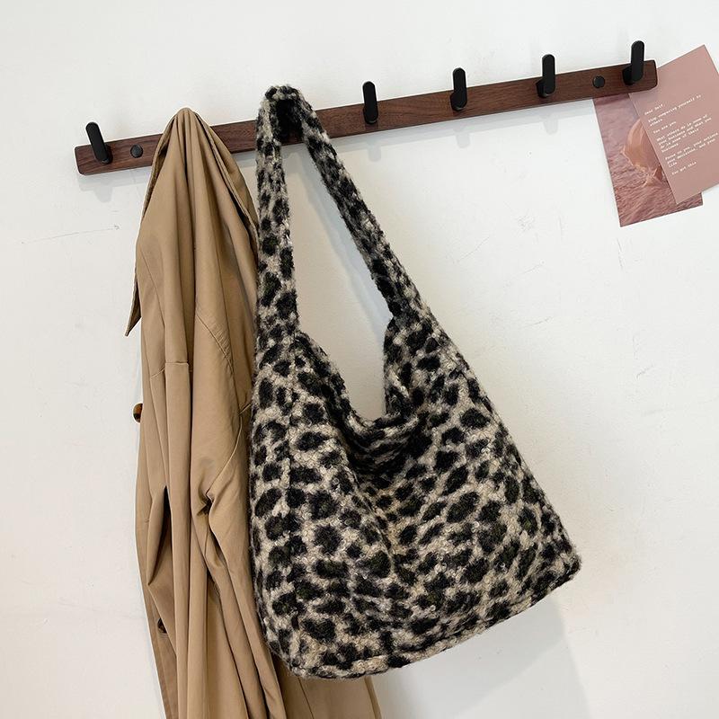 

Осень и зима новый корейский модный тренд нишевый дизайн большая вместимость сумка через плечо иностранная красивая сумка-тоут сумка для поездок на работу зелёный