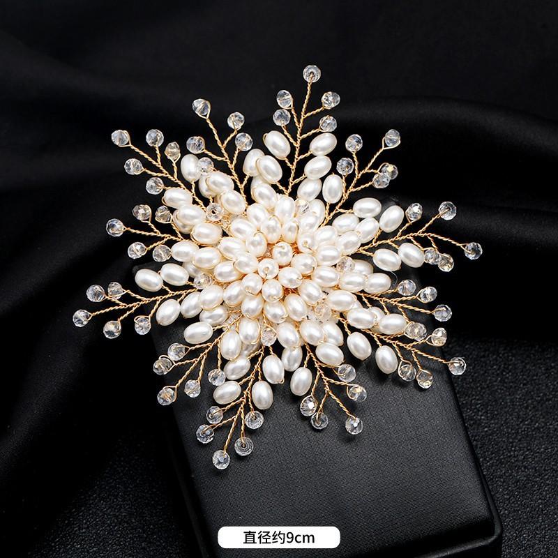 Handmade high-end temperament luxury pearl snowflake brooch women's high-end sense elegant corsage coat pin accessories
