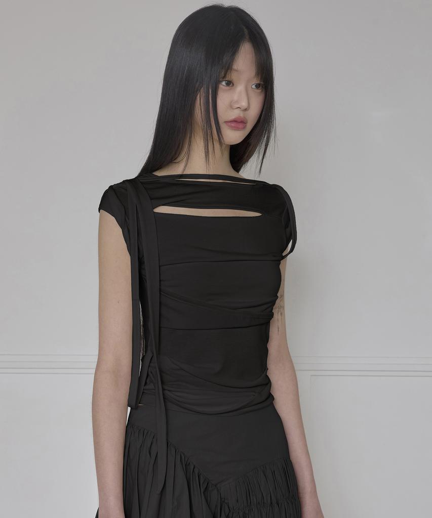 Peulleeoeob Asymmetrical Draped Strap Roll-Up T-Shirt (Fl-170_Black)