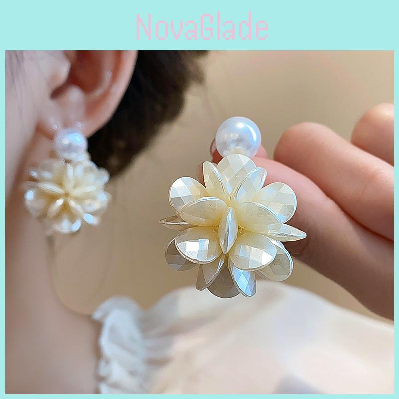 Vintage Flower Pearl Drop Earrings For Women With Pearl And Elegant Design