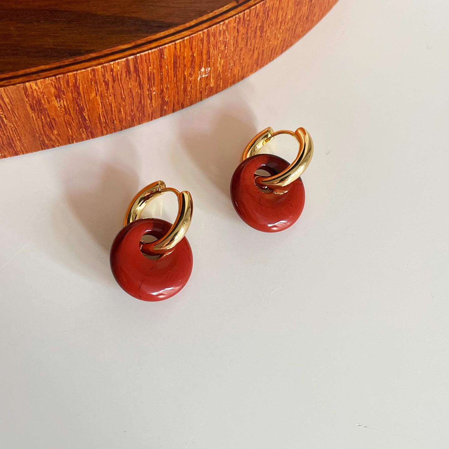 Xu Yan Maillard Retro Amber-Style Earrings: Versatile, Fashionable Red Ping An Buckle Design