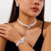 Elegante mehrreihige Imitationsperlenkette. Elegantes und luxuriöses Halsketten-Accessoire mit runden Perlenanhängern.